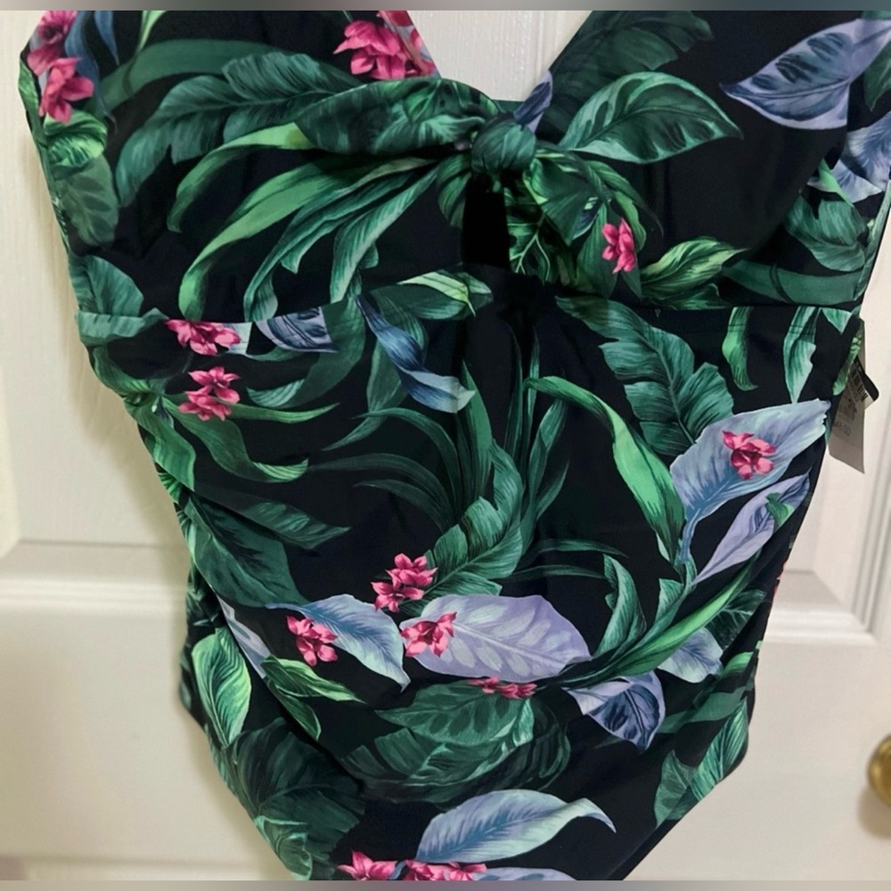 Women's Full Coverage Tummy Control Tie-Front One Piece Swimsuit NWT 18 - Picture 4 of 9